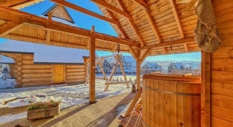 Vacation home with patio, hot tub & garden — photo 4