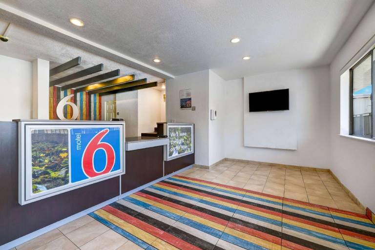 Motel 6 Kirkland, WA - North Kirkland — photo 5