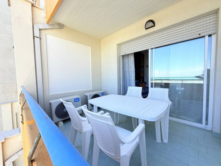 Rental apartment with terrace — photo 2