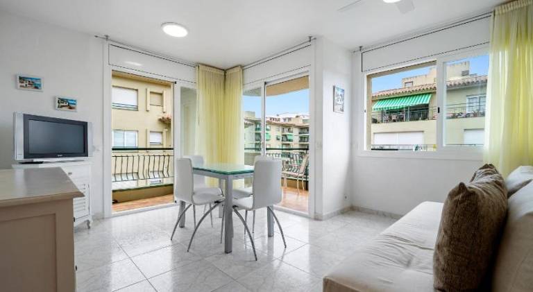 Apartment with patio, garden & pool | Good for workation in Castell-Platja d'Aro