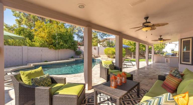 House with pool — photo 3