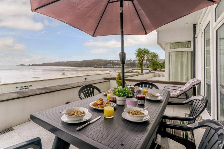 Family-friendly apartment | Water view | Beach nearby | Pets allowed in Tenby