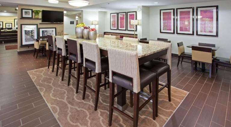 Hampton Inn Dickson — photo 4