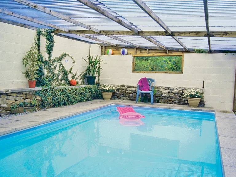 Family-friendly cottage with private pool & garden | Pets are welcome — photo 2