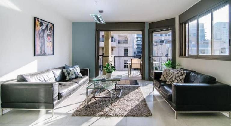 Beautiful holiday apartment | Next to Carmel Market | Next to the beach | Dogs allowed in Tel Aviv