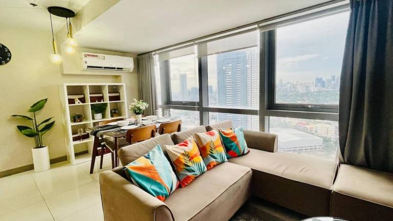 House with 2 rooms for 5 persons in Makati