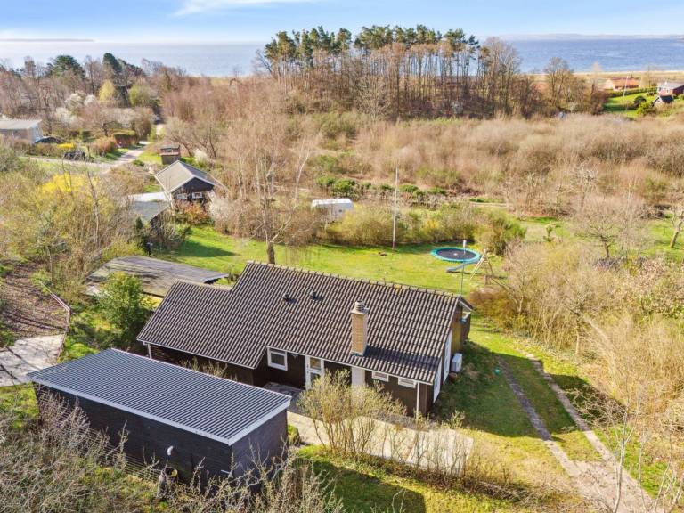 Family-oriented pleasant vacation home with barbecue & patio | Sea view | Beach nearby | Pets are welcome in Ebeltoft