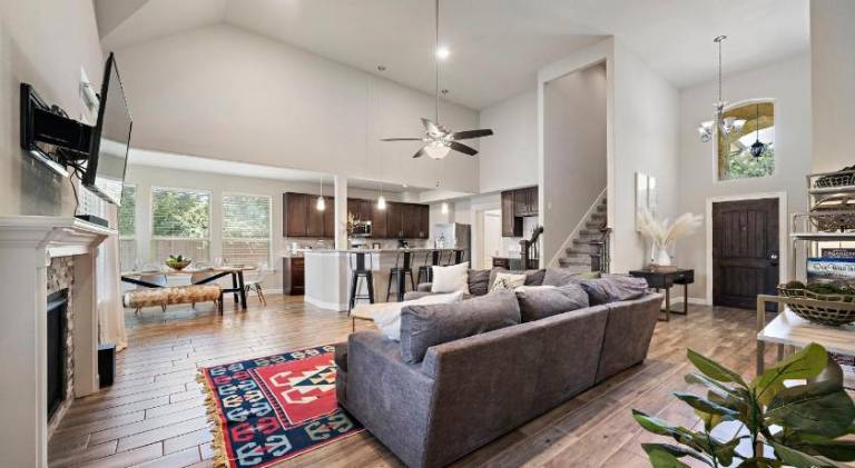 Fully equipped ample vacation home with grill & yard | Suitable for remote work | Pets allowed — photo 2