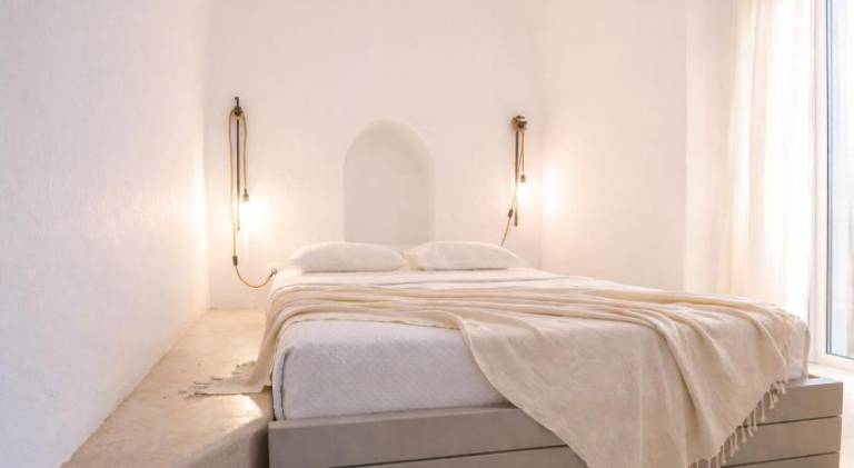 Vacation home with heated pool, hot tub & terrace | Perfect for remote work in Santorini