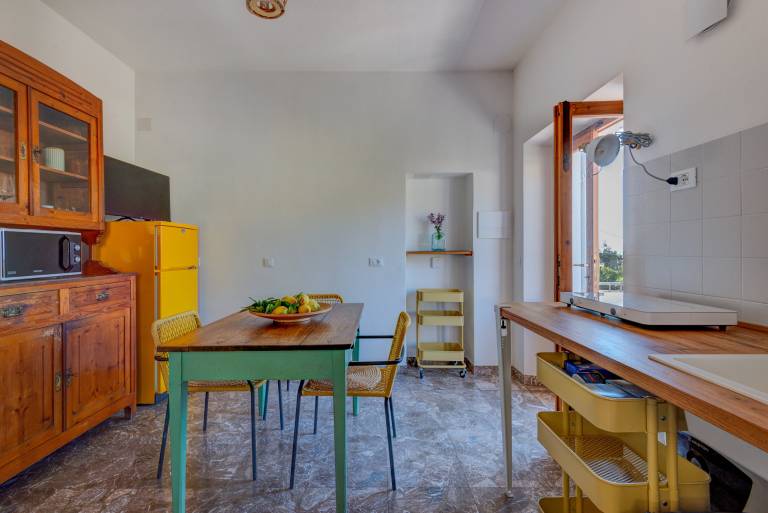 Rental apartment with patio — photo 4