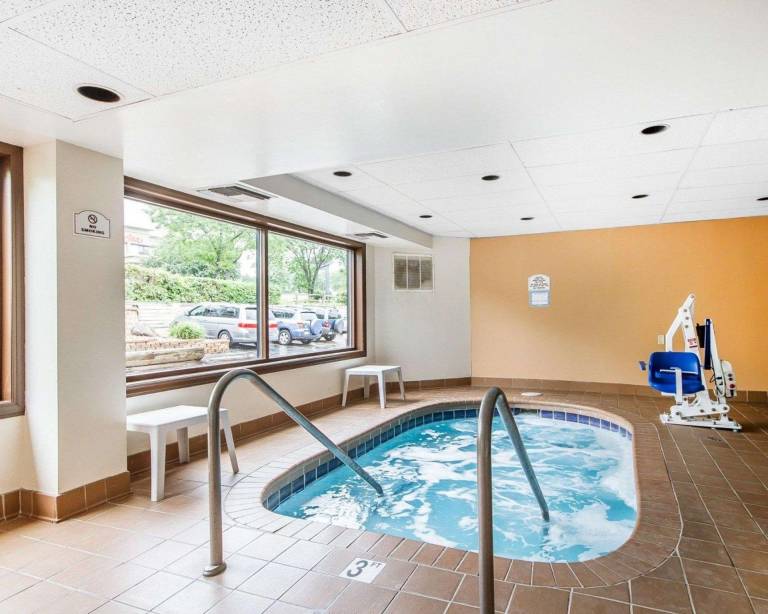 Rodeway Inn & Suites Madison East — photo 3