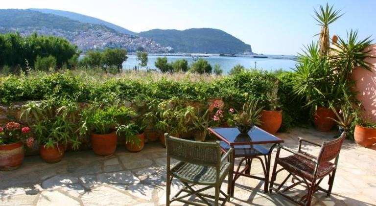 Apartment with garden & patio | Perfect for remote work — photo 3