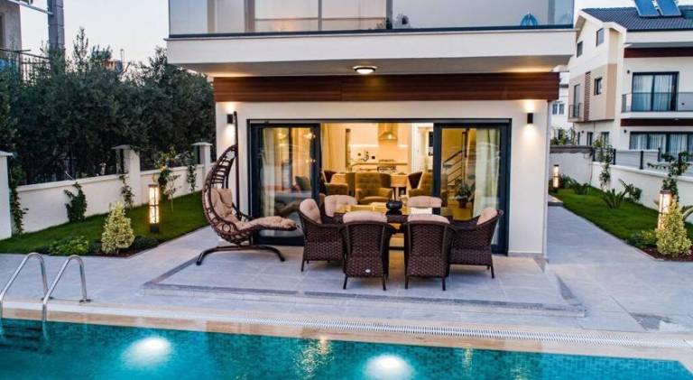 Villa with patio, BBQ & yard in Mugla