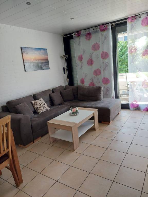 Ferienhaus in Tossens mit Schönem Garten