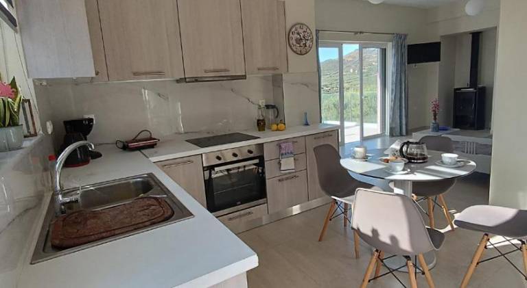 Vacation home with terrace — photo 3