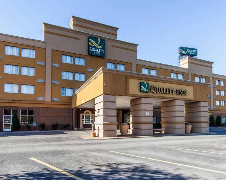 Wingate by Wyndham Marietta Conference Center in Marietta, OH