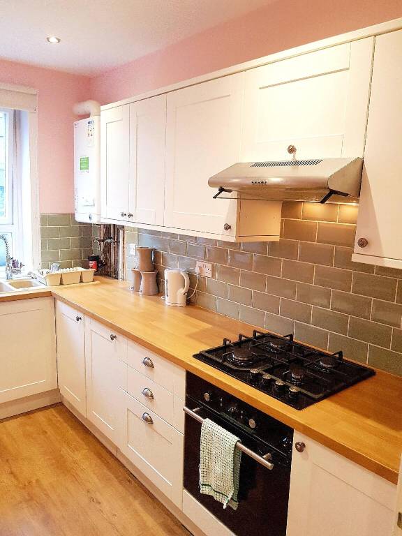 Warm Cosy Family Home with Free Parking — photo 2