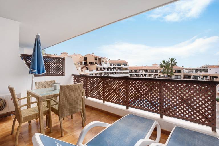 Vacation Apartment "Precioso En Golf De Sur" with Shared Pool, Private Terrace & Wi-Fi — photo 4
