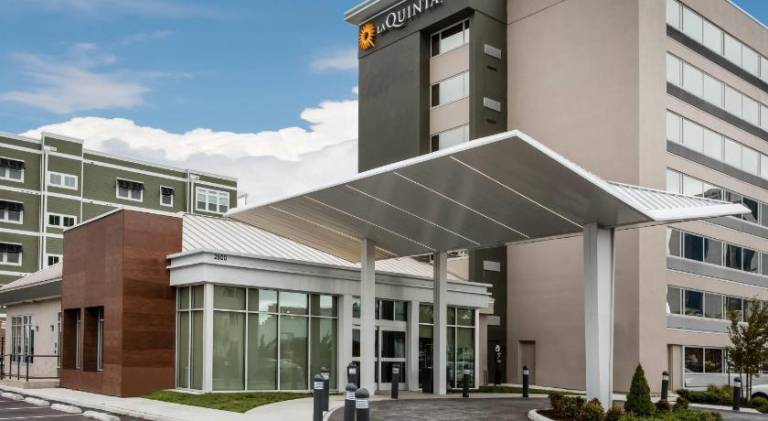 La Quinta Inn & Suites by Wyndham Virginia Beach — photo 2