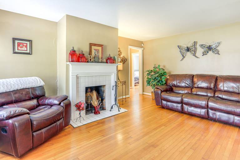Near Pool, Golf, Int’l Soccer: ATL Home w/ Veranda — photo 4