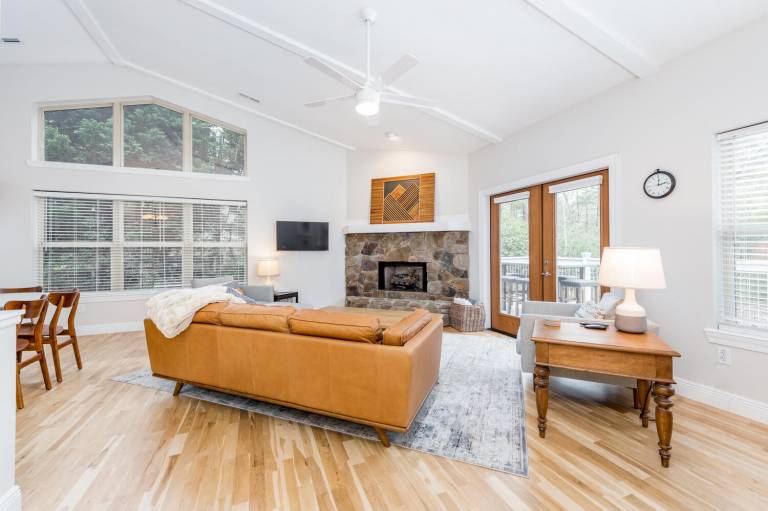 Fully equipped vacation home with heated pool & hot tub | Pet-friendly — photo 4