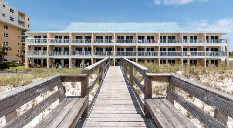 Charming vacation home with pool | Beach nearby | Dogs allowed — photo 4