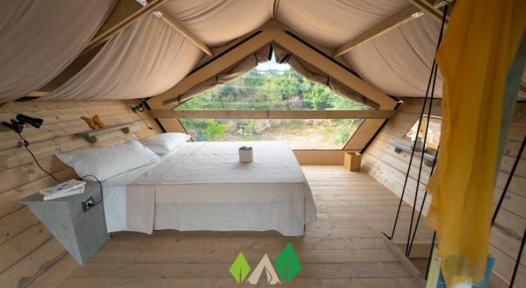Tent with pool, patio & yard in Olmedo