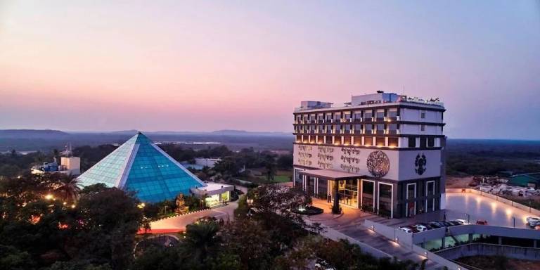 Resort  Kandiwali West