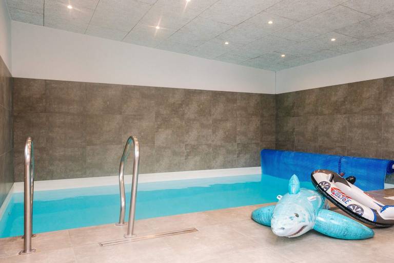 Vacation home with pool, sauna & patio — photo 2