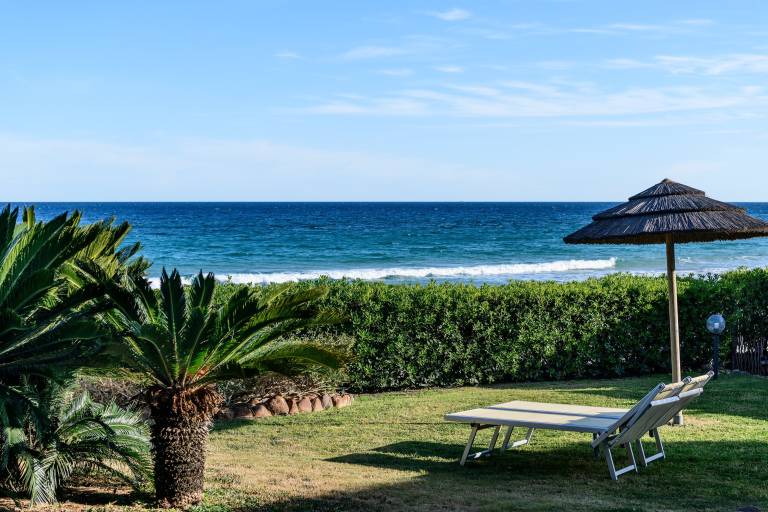 Villa Fernando: Private Garden with Direct Beach Access — photo 3