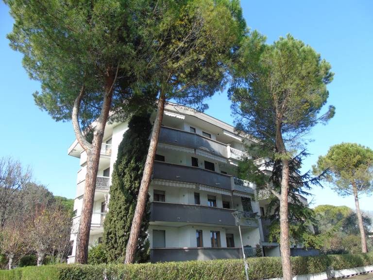 Fully equipped beautiful holiday apartment | Water view | Next to the beach | Pets are welcome in Pineto