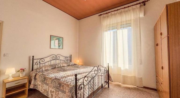 Rental apartment with 2 rooms for 6 persons in Pineto