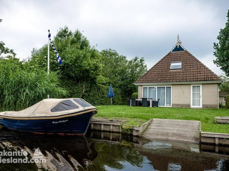 Vakantiehuis Eernewoude met sauna en sloep