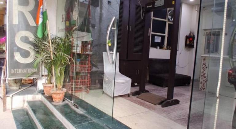 Hotel RS international Couple-Friendly — photo 4