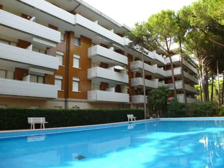 Holiday apartment with pool & terrace in Udine