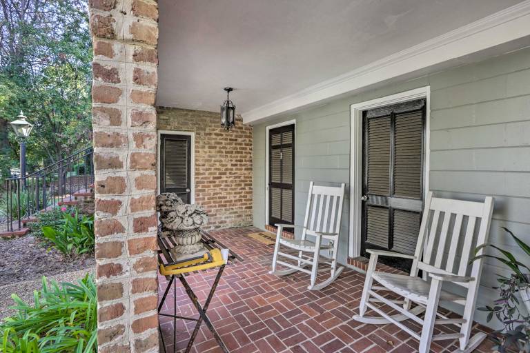 Walk to Broad St: Central Thomasville Condo — photo 3