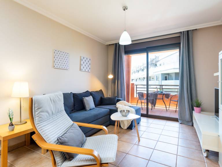 Holiday apartment with terrace, yard & pool | Good for workation — photo 3