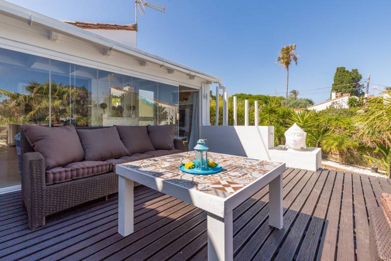 Villa with barbeque, fast internet & garden | Sea view | Next to the beach | Perfect for remote work | Pets allowed in Estepona