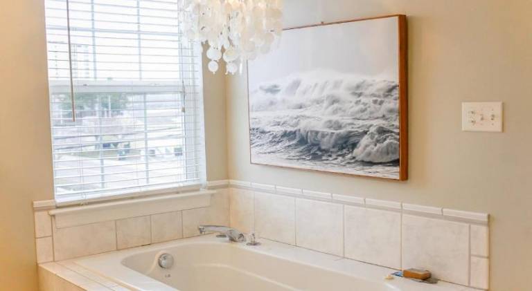 UPSCALE Ideal location 4 beach vacay H20 views — photo 5