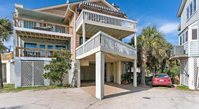 Vacation home | Next to the beach | Dogs allowed in Tybee Island, GA