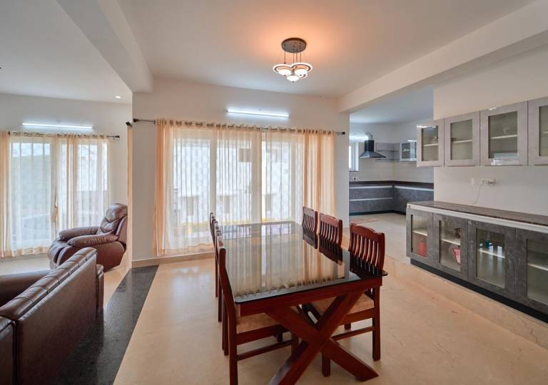 Beautiful vacation home with yard | Dogs allowed — photo 4