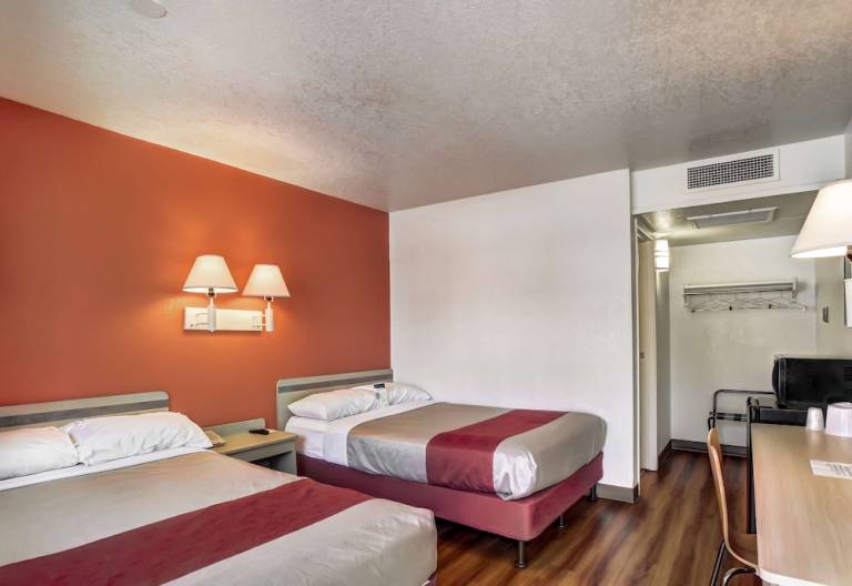 Motel  Medford