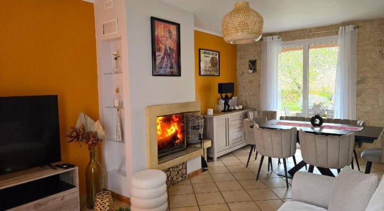 Vacation home with yard, patio & barbecue | Perfect for remote work in Epernay