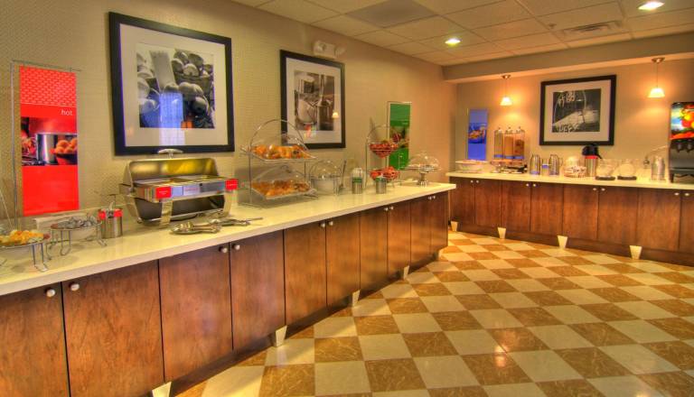 Hampton Inn & Suites Parsippany/North — photo 5