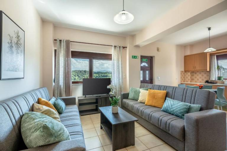 Apartment with garden & terrace | Mountain view — photo 4