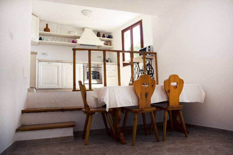 Apartment with barbecue & patio — photo 4
