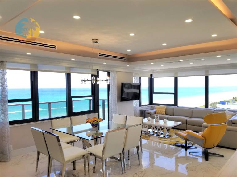 Royal Penthouse Panoramic Views of Beach Pools 1701