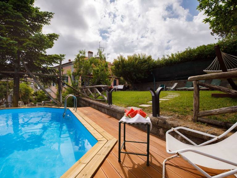 House with barbeque, private pool & patio — photo 2