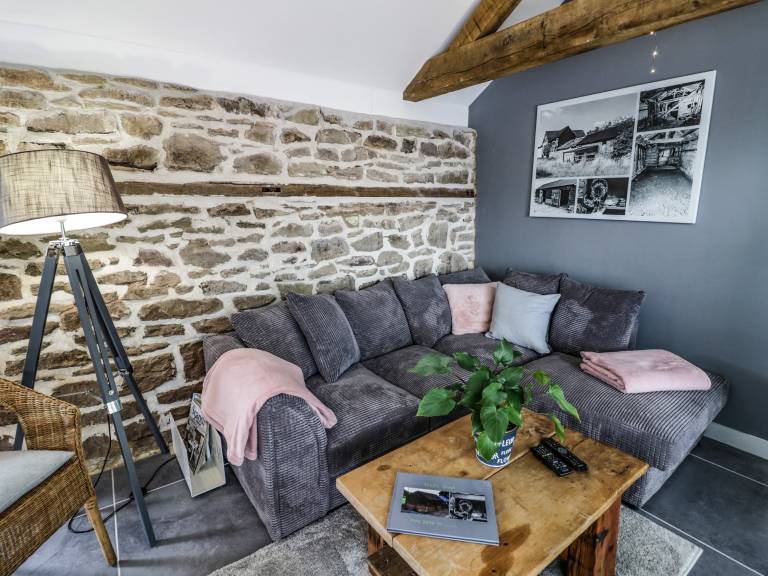 Family-oriented pleasant cottage with yard | Pet-friendly — photo 3