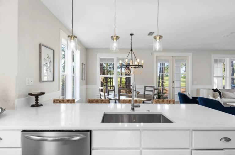 Family-oriented vacation home with barbeque, yard & pool | Pets are welcome — photo 5